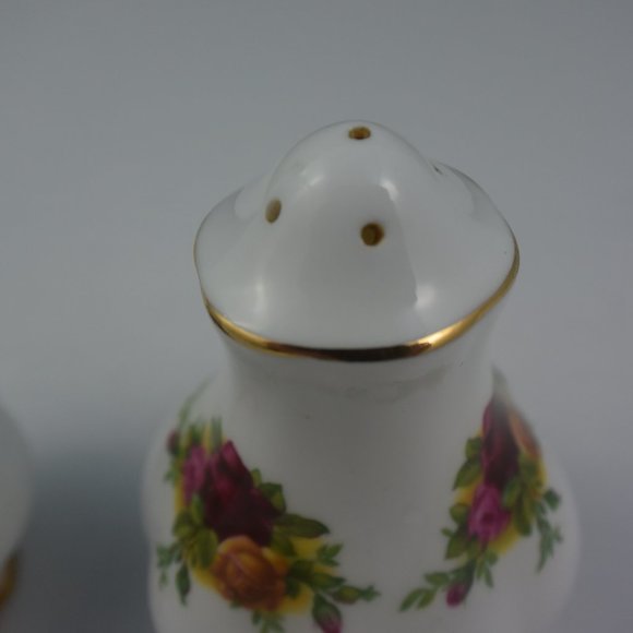 Royal Albert Old Country Roses Salt & Pepper Set - Picture 7 of 9